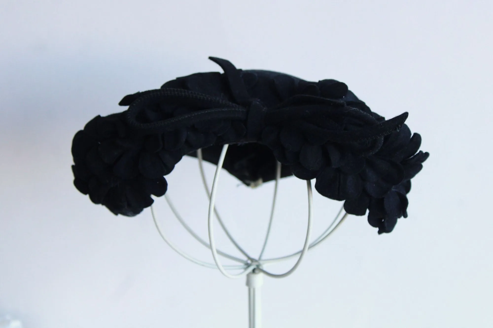 Vintage 1930s 1940s Black Wool Felt Hat with Faux Flowers and Bow