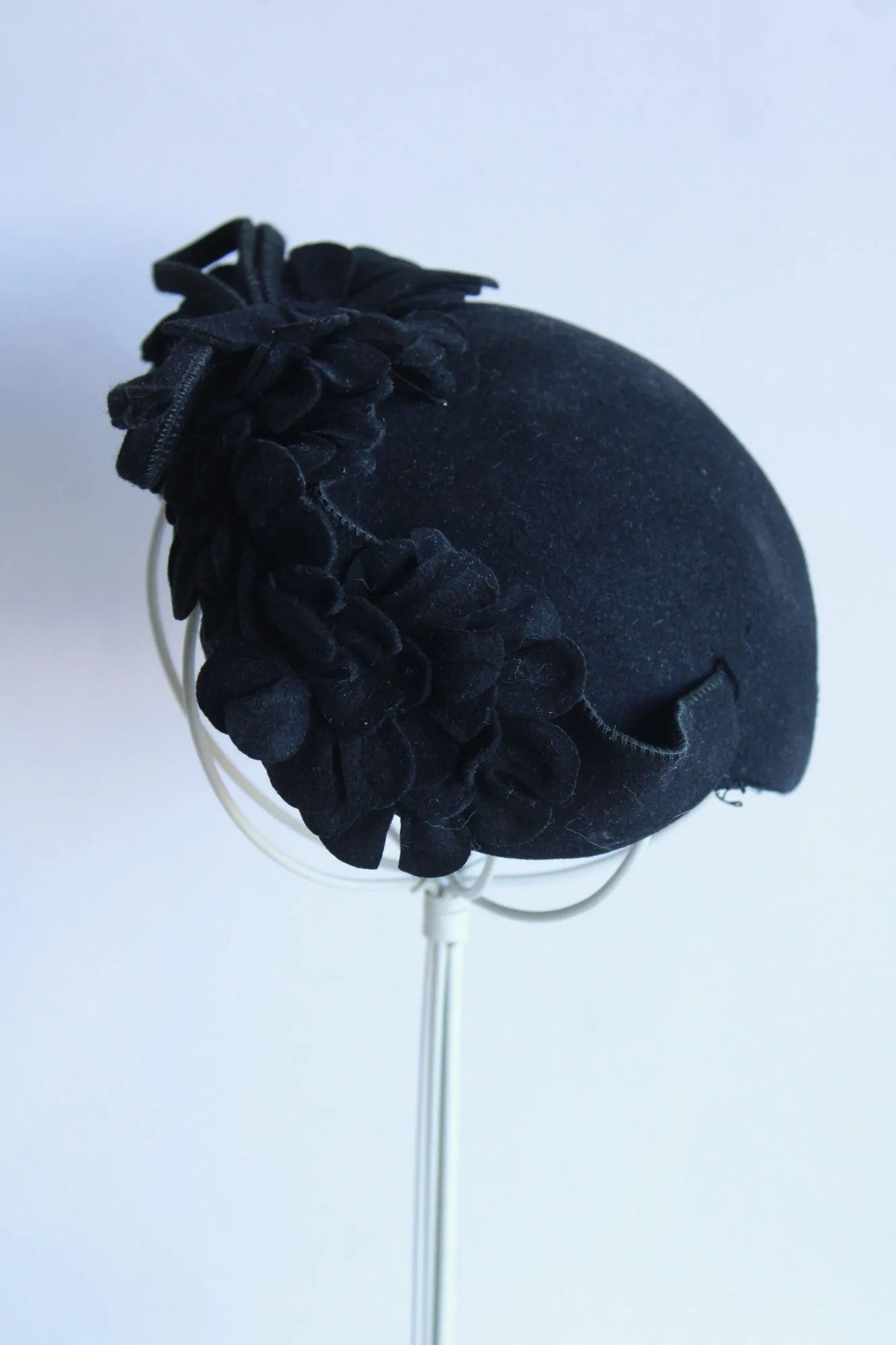 Vintage 1930s 1940s Black Wool Felt Hat with Faux Flowers and Bow